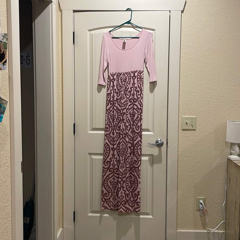 Maxi dress/ 3 quarter length sleeves. Size M.